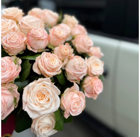 Букет 25 троянд Бомбастик (один бутон) 2 доставка квітів