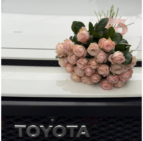 Букет 25 троянд Бомбастик (один бутон) 4 доставка квітів