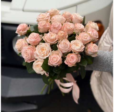 Букет 25 троянд Бомбастик (один бутон) 1 доставка квітів