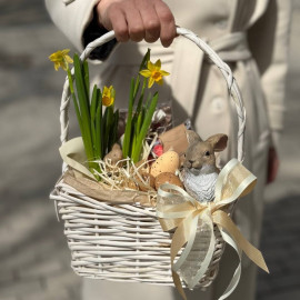 Пасхальная композиция с крафтовым шоколадом доставка цветов