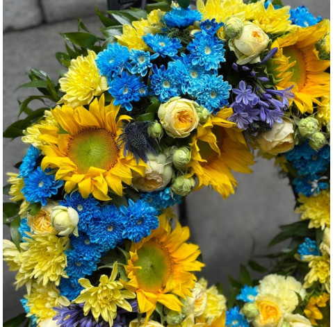 Round Wreath Yellow-Blue 4 Flower delivery