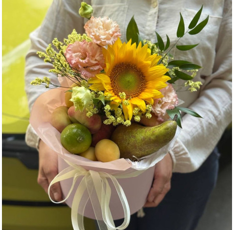 Flower arrangement with fruits Present 2 Flower delivery