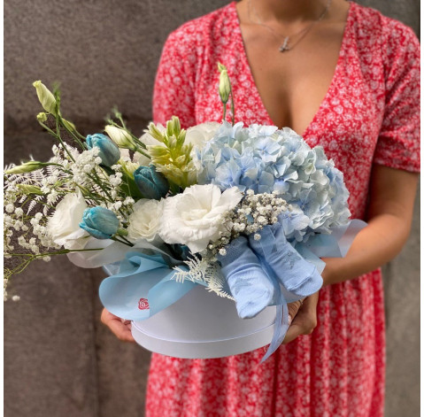 Квіткова композиція Ангелятко 3 доставка квітів