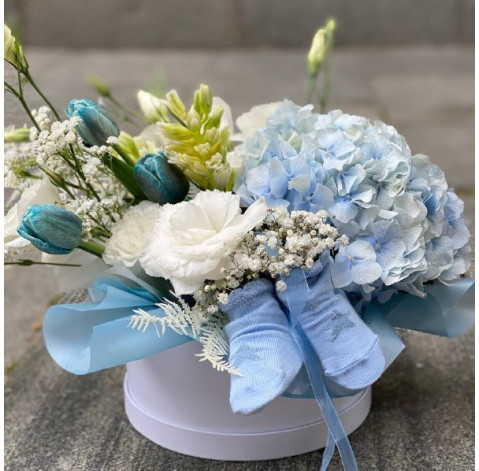 Квіткова композиція Ангелятко 2 доставка квітів