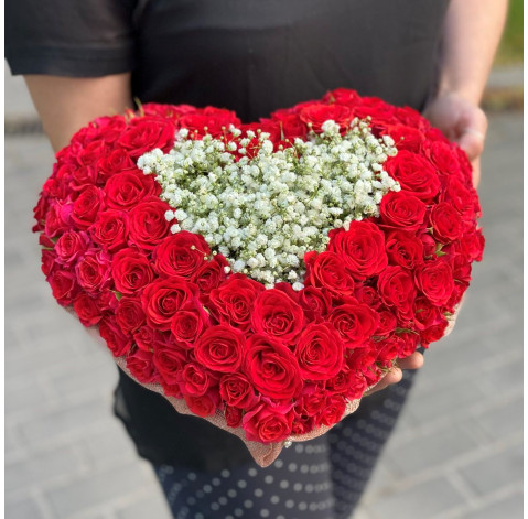 Квіткова композиція Серце 2 доставка квітів