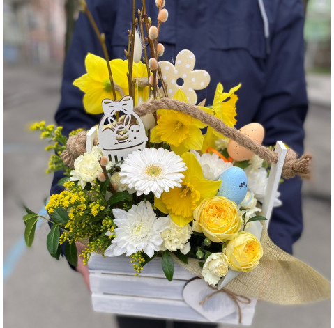 Easter composition with flowers 1 Flower delivery