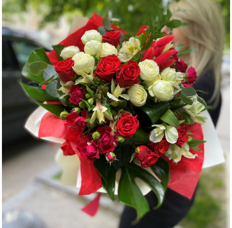Букет Червоно-білі тони 2 доставка квітів