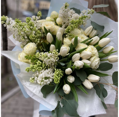 Букет В захваті від тебе 2 доставка квітів