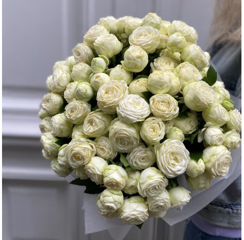 Букет 41 піоновидна троянда Сноу Ворлд 3 доставка квітів