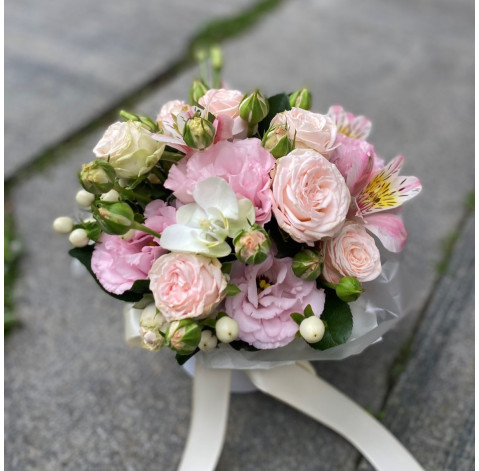 Квіткова композиція Вишукана гармонія 3 доставка квітів