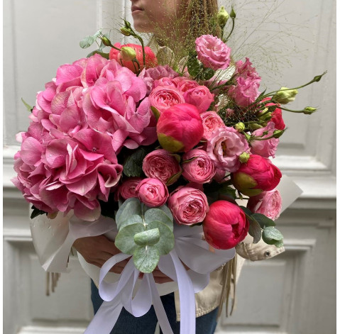 Квіткова композиція Ефектне вітання 2 доставка квітів