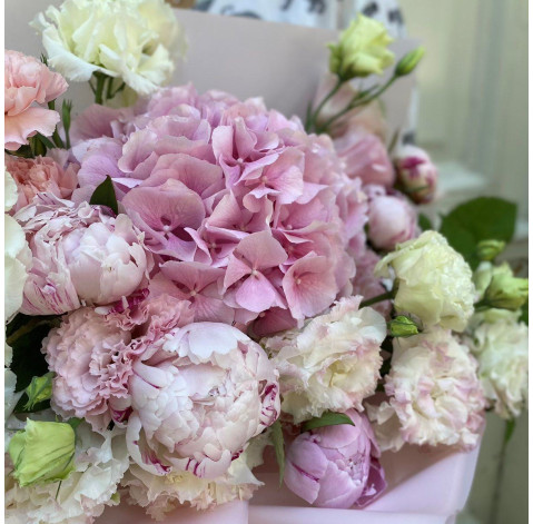 Букет Чудовий час 3 доставка квітів