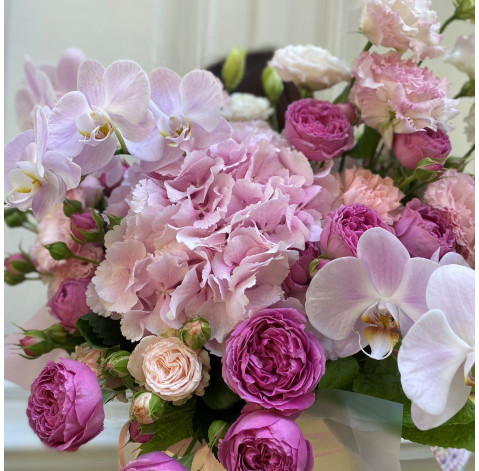 Квіткова композиція Сузір'я Діви 4 доставка квітів