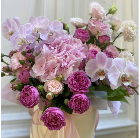 Квіткова композиція Сузір'я Діви 3 доставка квітів