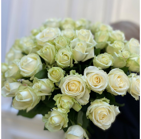 Букет 51 роза Аваланч 2 доставка квітів