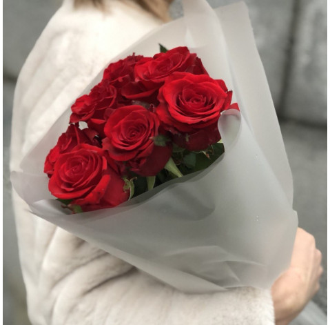 Bouquet of 7 roses Red Naomi 1 Flower delivery