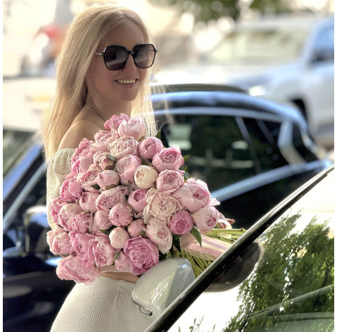 Букет 45 пионов Сара Бернар 2 доставка цветов