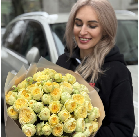 Букет 19 троянд Піоні Баблс 1 доставка квітів