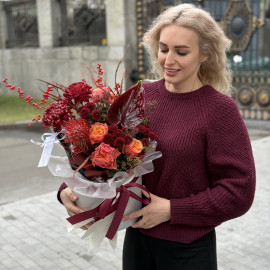 Квіткова композиція з напоєм Тоскана доставка квітів