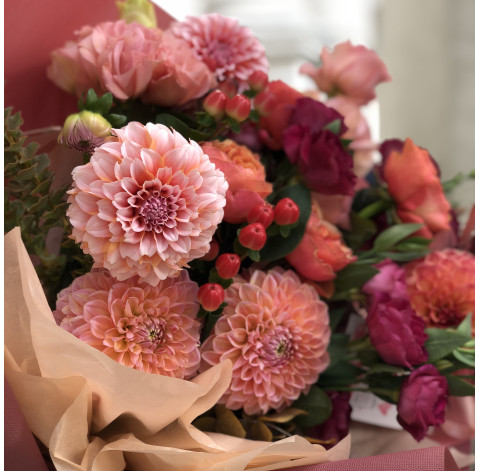 Букет Кораловий етюд 2 доставка квітів