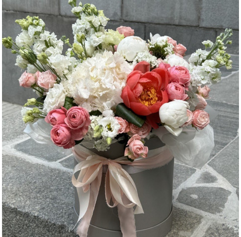 Квіткова композиція Відблиск 3 доставка квітів