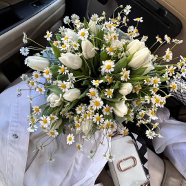 Букет Тюльпаны и ромашки доставка цветов