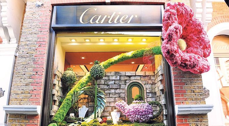 5 причин украсить магазин одежды к 8 марта