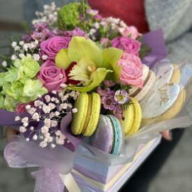 Composition with sweets Delight Flower delivery