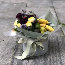 Квіткова композиція з фруктами Детокс доставка квітів