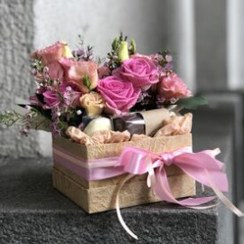 Composition with sweets Sweet moment Flower delivery