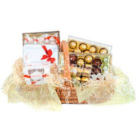 Подарочная корзина Лакомка доставка цветов