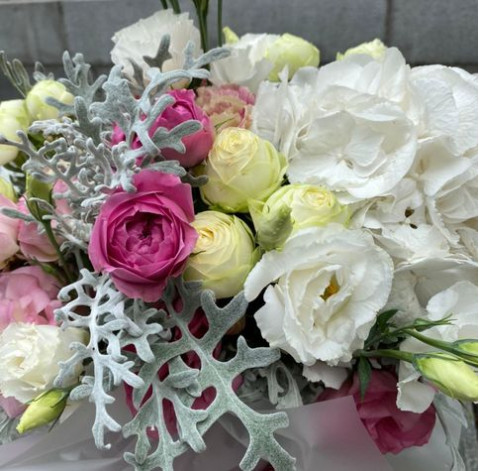 Квіткова композиція Мамі 4 доставка квітів