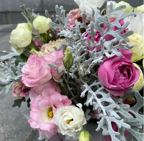 Квіткова композиція Мамі 3 доставка квітів