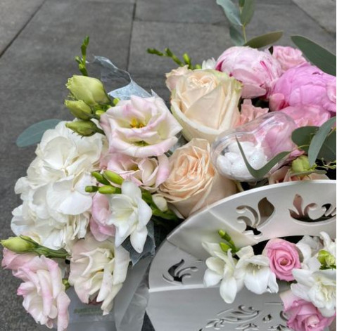 Квіткова композиція Моїй милій 4 доставка квітів