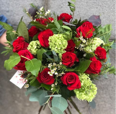 Букет Троянди в зелені 2 доставка квітів