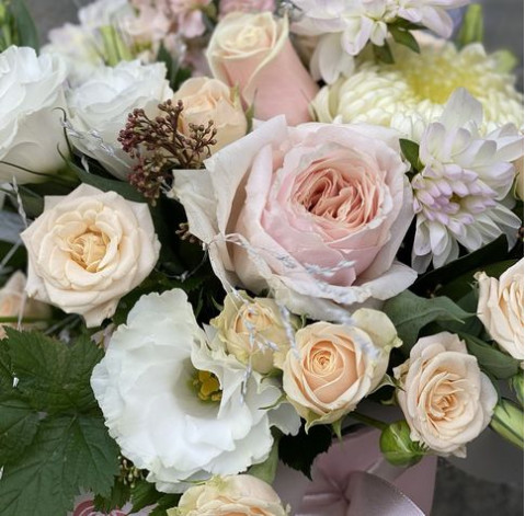 Квіткова композиція Особлива 2 доставка квітів