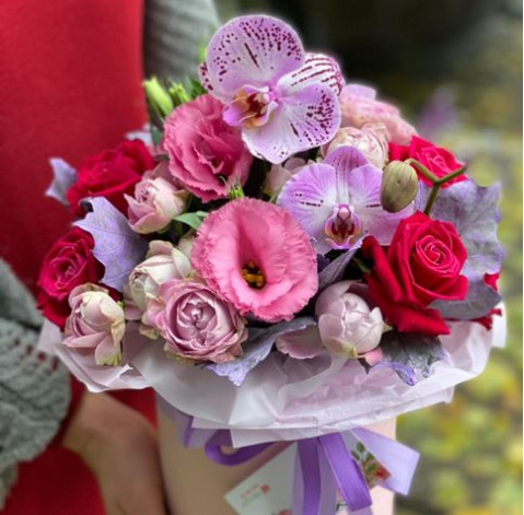 Квіткова композиція Презент для тебе 2 доставка квітів