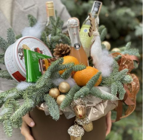 Новорічна композиція Презент 2 доставка квітів