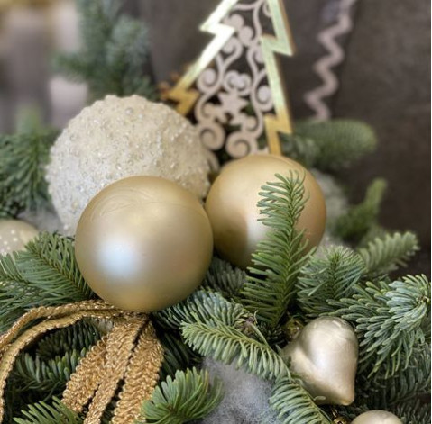 Новорічна композиція Голд 2 доставка квітів