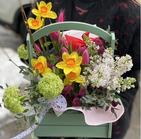 Квіткова композиція Яскрава весна 2 доставка квітів