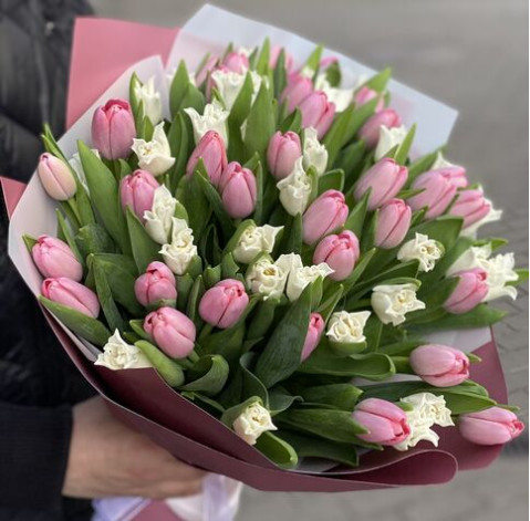 Букет 55 тюльпанів 1 доставка квітів