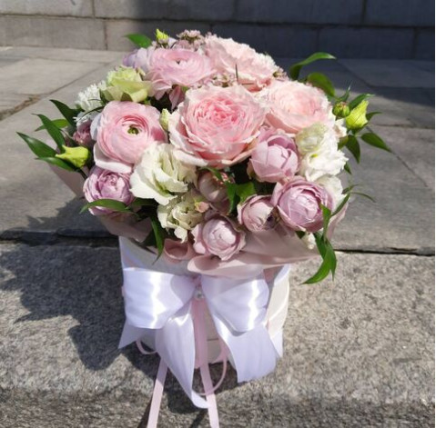 Квіткова композиція Урочистість 3 доставка квітів