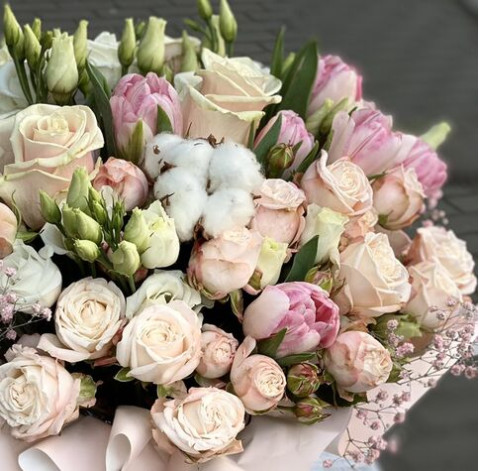 Квіткова композиція Ласкавий погляд 2 доставка квітів