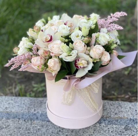 Квіткова композиція Сяйво твоїх очей 2 доставка квітів