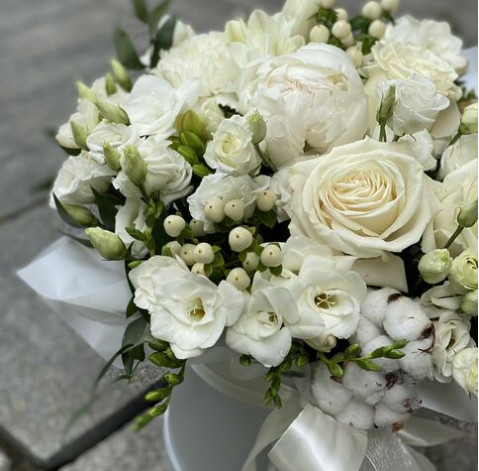 Квіткова композиція Бавовняні перли 2 доставка квітів