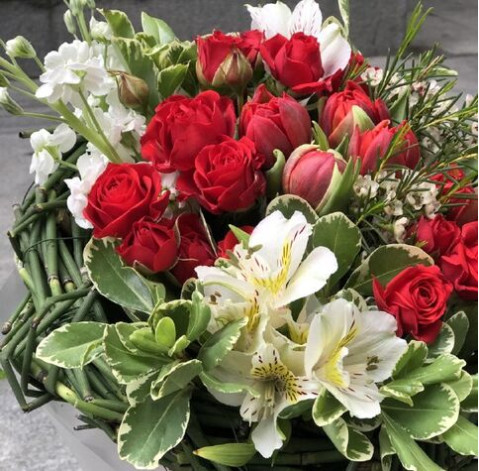 Букет Червона феєрія 2 доставка квітів