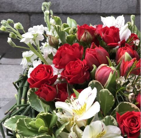 Букет Червона феєрія 3 доставка квітів