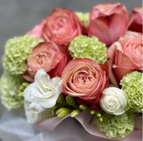 Квіткова композиція Приємна радість 2 доставка квітів