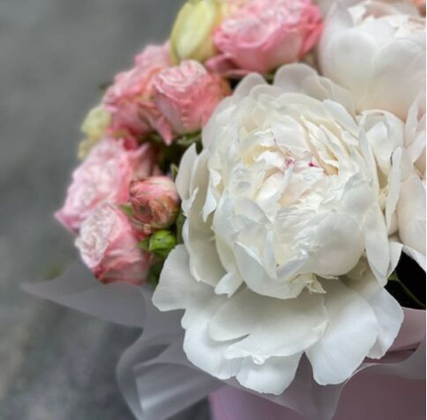 Квіткова композиція Твої обійми 3 доставка квітів