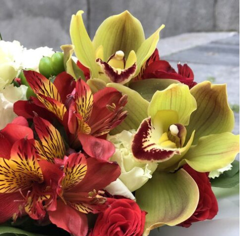 Квіткова композиція Зелена яшма 2 доставка квітів